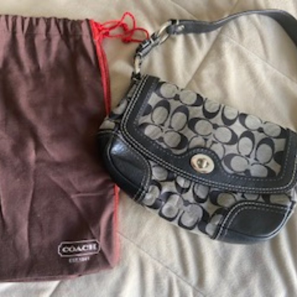 Coach Signature Print handbag